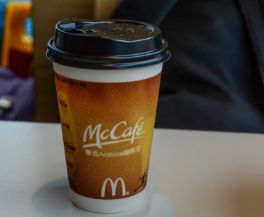 Sıcak kahve kağıt bardak götürün