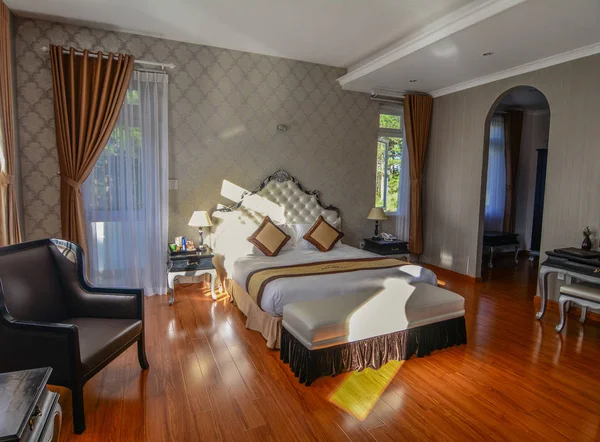 Schlafzimmer im Luxushotel in Dalat, Vietnam — Stockfoto