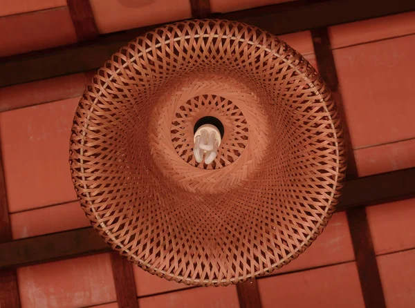 Aydınlatma lambası tavana asılı — Stok fotoğraf