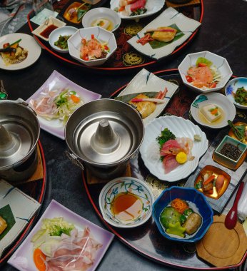 Japon geleneksel yemek yemek için ayarla.