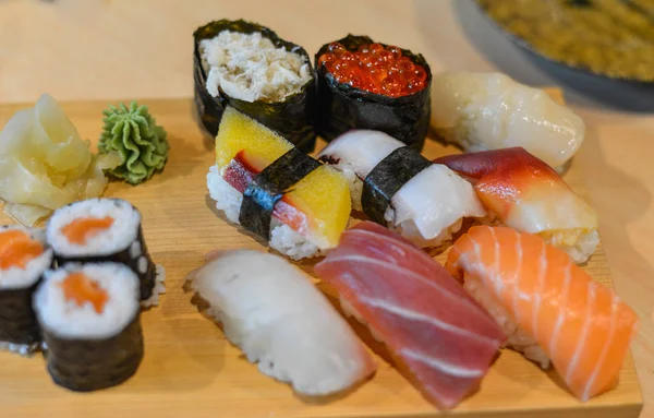 新鮮な寿司 (生の魚) — ストック写真