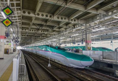 Shinkansen tren tren istasyonunda durdurma