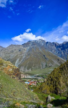 Dağ manzarası Kazbegi, Gürcistan 