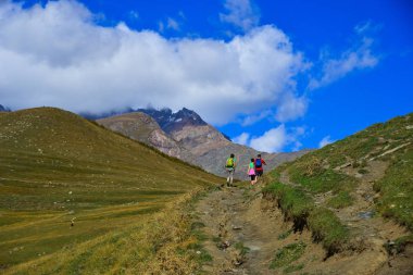 Dağ manzarası Kazbegi, Gürcistan 