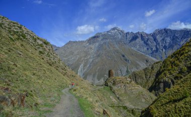 Dağ manzarası Kazbegi, Gürcistan 