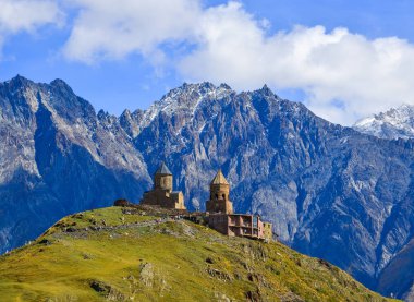 Gergeti Trinity Kilisesi (Tsminda Sameba)