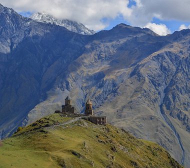 Gergeti Trinity Kilisesi (Tsminda Sameba)