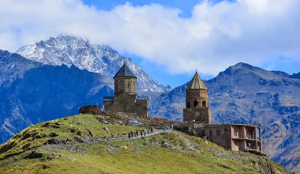 Gergeti-Dreifaltigkeitskirche (tsminda sameba) — Stockfoto