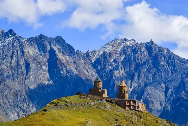 Gergeti-Dreifaltigkeitskirche (tsminda sameba) — Stockfoto