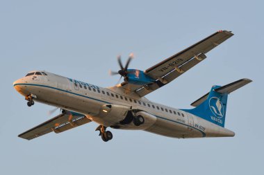 Havaalanında açılış yolcu uçak 