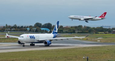 Uçak havaalanına piste Taksilemek 