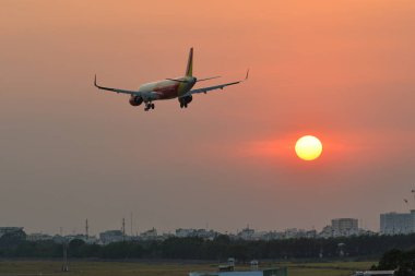 Sunset bulvarında açılış havaalanında uçak