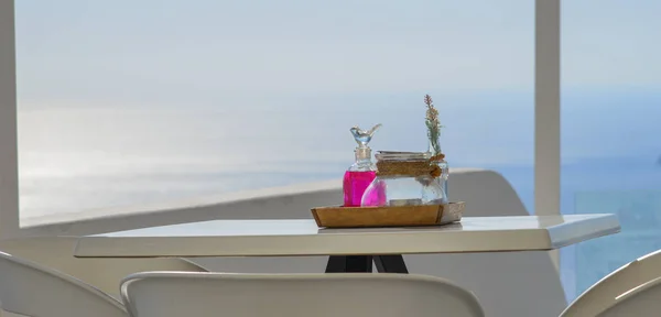 Laut melihat restoran dengan toples berwarna-warni — Stok Foto