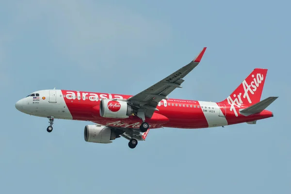 Atterrissage de l'avion à l'aéroport de Tan Son Nhat — Photo