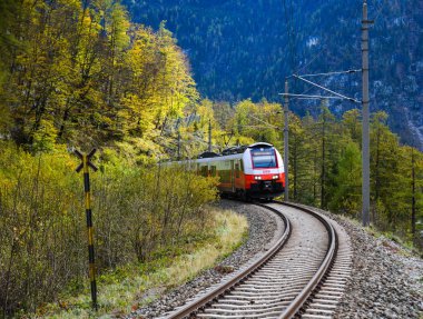 Turistik tren Avusturya Hallstatt, çalışan