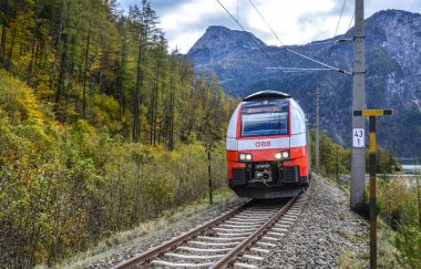 Turistik tren Avusturya Hallstatt, çalışan