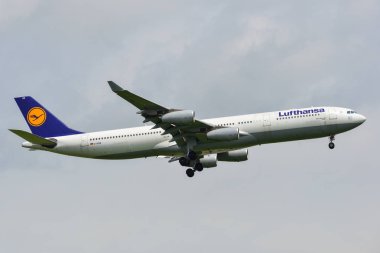Bangkok havaalanında açılış yolcu uçak