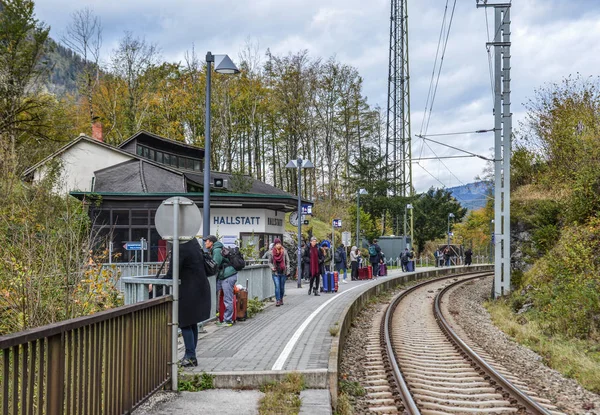 Pasażerów oczekujących na dworca kolejowego — Zdjęcie stockowe