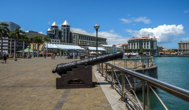 Port Louis eski bir savaş topu