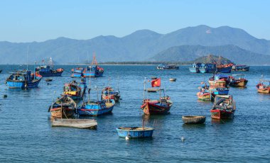 Nha Trang Bay üzerinde ahşap tekneler