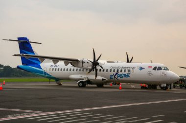 Havaalanında yerleştirme yolcu uçak 