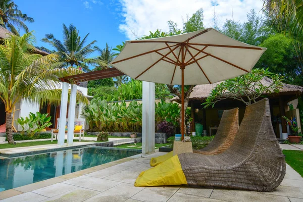 Swimming pool of resort in Bali, Indonesia — Stock Photo, Image
