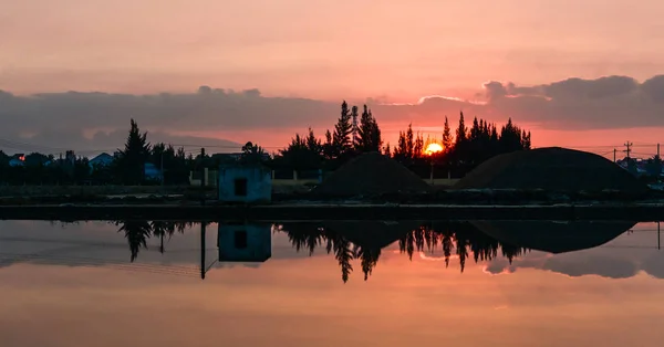 Sunset on the lake — Stock Photo, Image