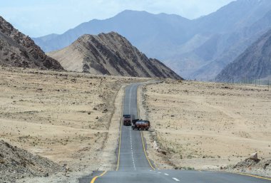 Dağ yolundan Ladakh, Kuzey Hindistan içinde 