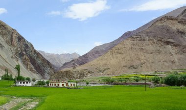 Mountainscape Vadisi üzerinde alan 
