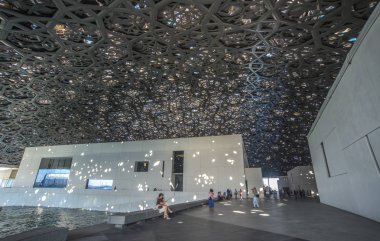 Louvre Abu Dabi Müzesi görünümünü 