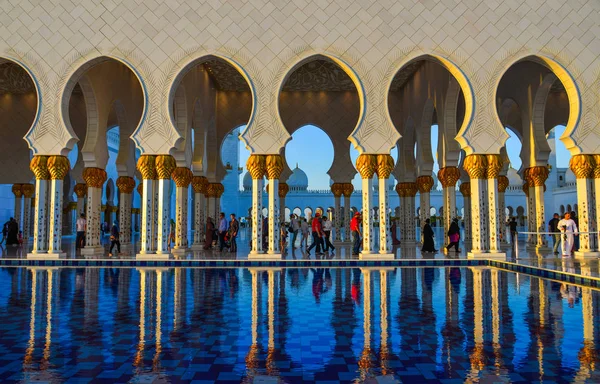Gran Mezquita de Abu Dhabi, Emiratos Árabes Unidos —  Fotos de Stock