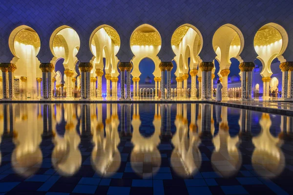 Night of Grand Mosque in Abu Dhabi — Stock Photo, Image