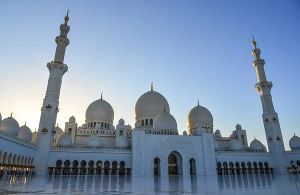 Большая мечеть Абу-Даби, ОАЭ — стоковое фото
