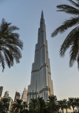 Uluslararası Dubai Kongre ve Sergi Sarayı Dubai görünümü gün batımında