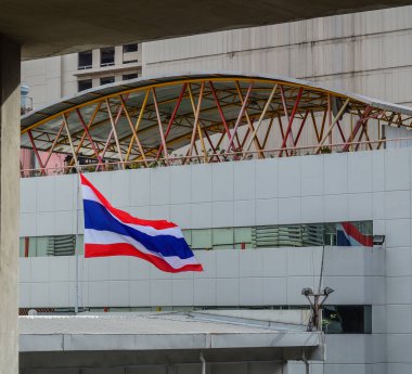 Tayland ulusal bayrak bir binasında 