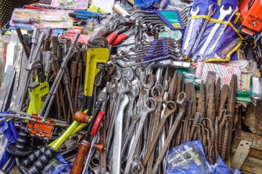 Donanım Pazar sokağında