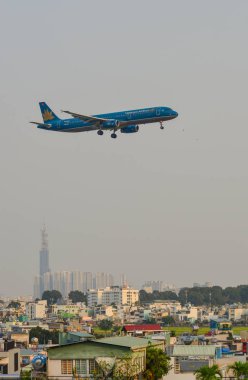 Gökyüzünde uçan bir uçak