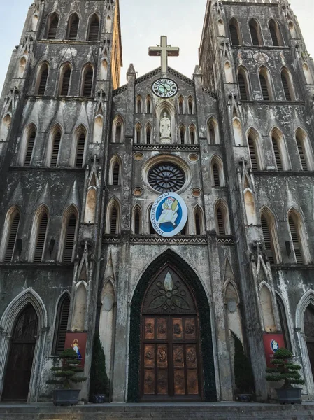 Собор Святого Йосипа в Ханої, В'єтнам — стокове фото