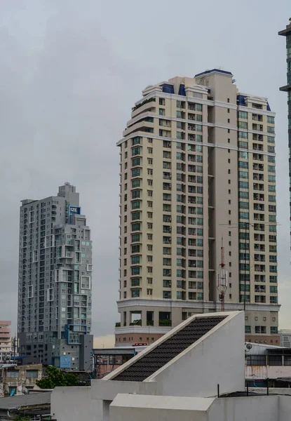 Edificios modernos en Bangkok, Tailandia — Foto de Stock