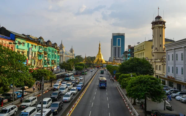 Rue principale de Yangon, Myanmar — Photo