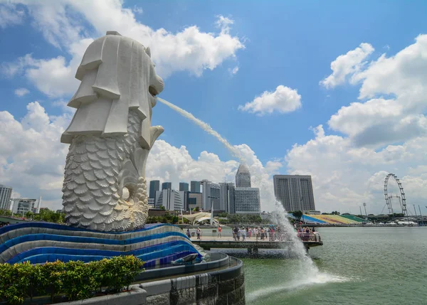 Merlion op Marina Bay in Singapore — Stockfoto