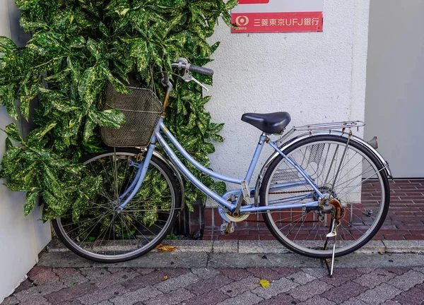 Rowerów, parking przy domu w Tokyo, Japonia — Zdjęcie stockowe