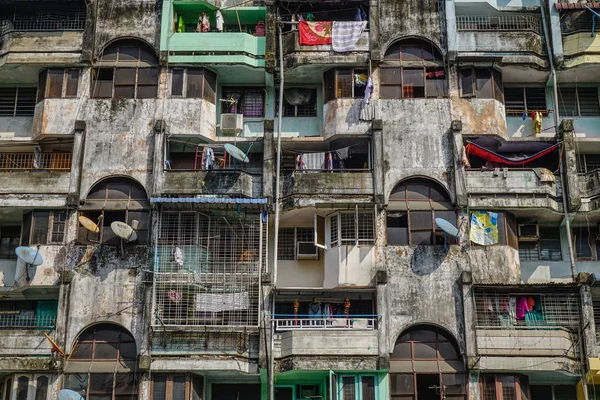 Stary apartamenty w Yangon, Myanmar — Zdjęcie stockowe