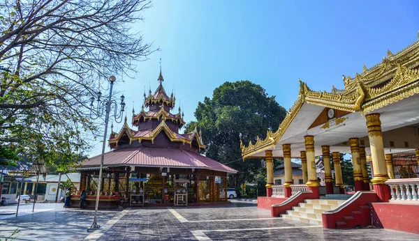 Buddhist temple in Pyin Oo Lwin — Stock Photo, Image