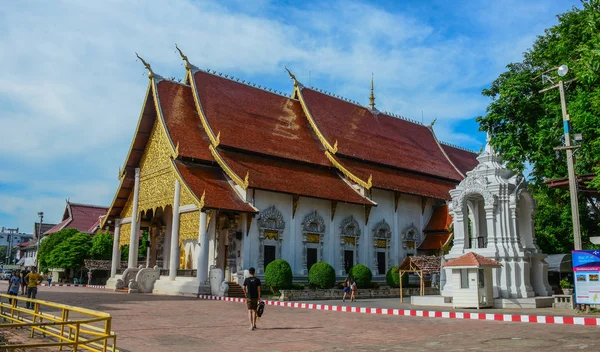 Буддийский храм в Чиангмае, Таиланд — стоковое фото