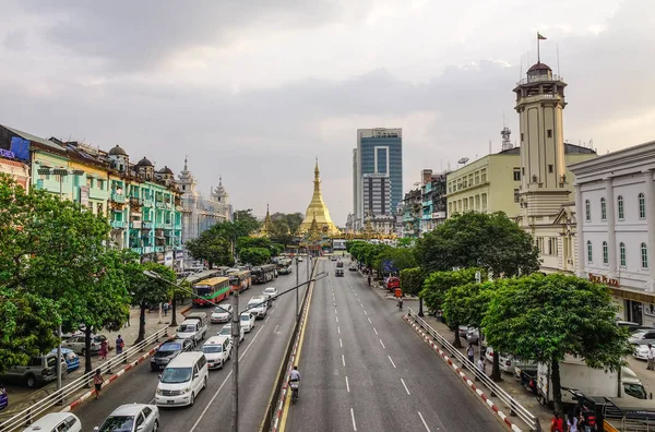 Rue principale de Yangon, Myanmar — Photo