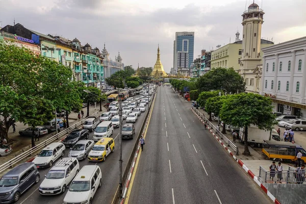 Calle principal de Yangon, Myanmar — Foto de Stock