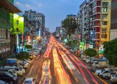 Gece sokak Yangon, Myanmar