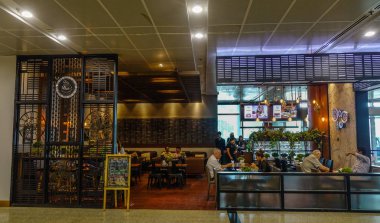 Kahve dükkanında Yangon Havaalanı