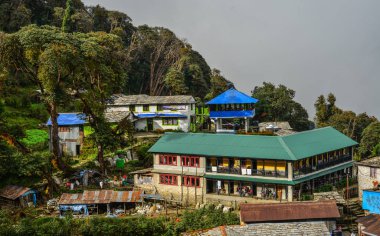 Yerel ev temel kamp yolundaki dağ Köyü'nde